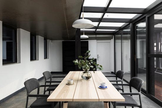 有時(shí)光畫(huà)廊，有瑞靄祥云，還有浪漫浴室……這個(gè)290㎡梵高藍(lán)現(xiàn)代風(fēng)四居室美到爆！